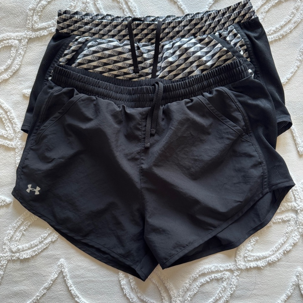 Under Armour Shorts Size Medium LOT OF 2 PAIRS Black Printed Running Workout